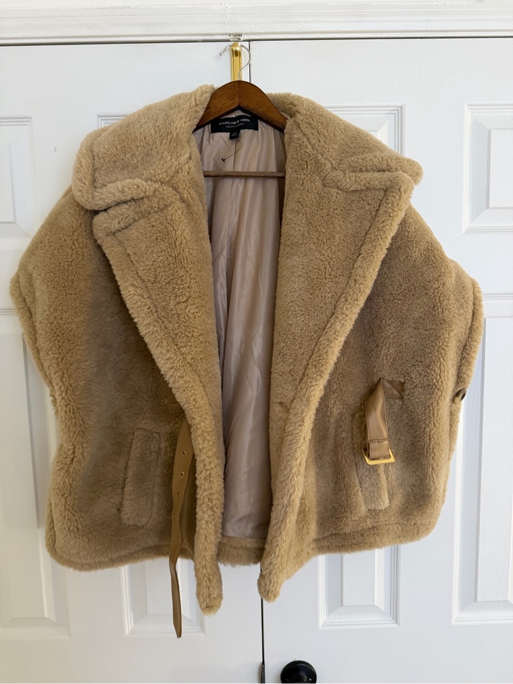 Plush Faux Shearling vest - Beige
